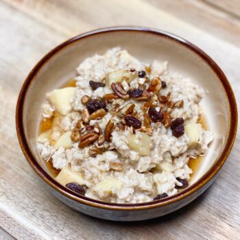 CINNAMON APPLE OATMEAL - Family Dinner Delights