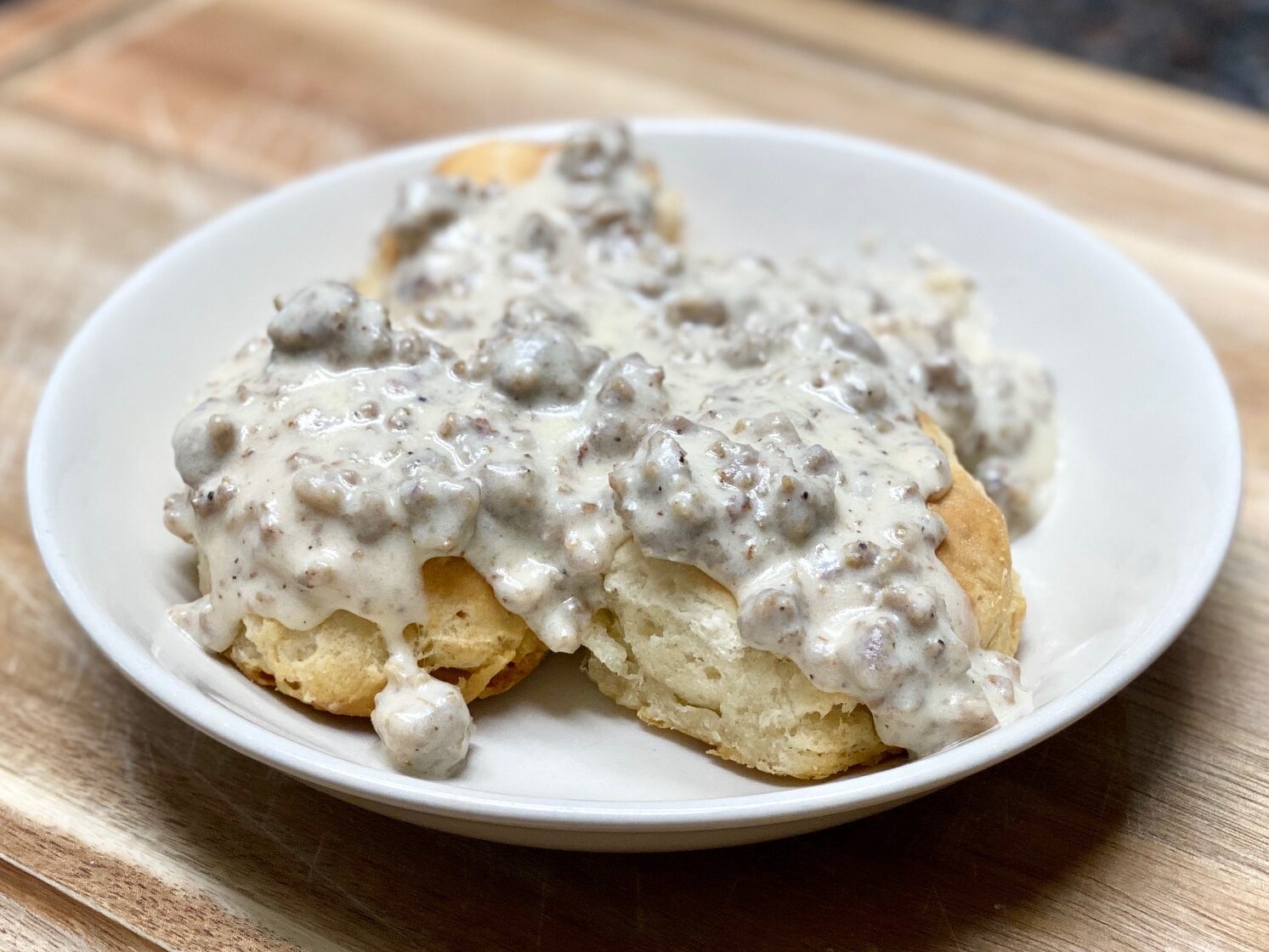 BISCUITS AND SAUSAGE GRAVY – PIONEER WOMAN
