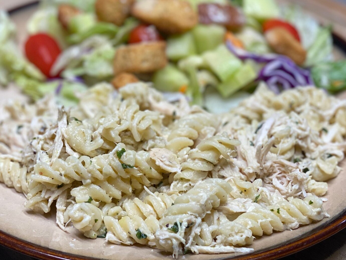 CREAMY ITALIAN CHICKEN PASTA –  SLOW COOKER