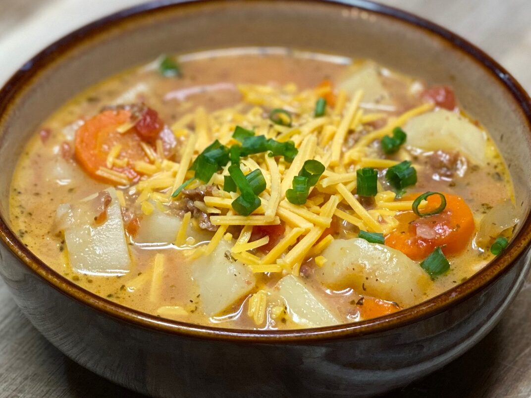 SLOW COOKER CHEESEBURGER POTATO SOUP